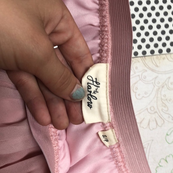 Pink Harlow mini skirt - Picture 2 of 3